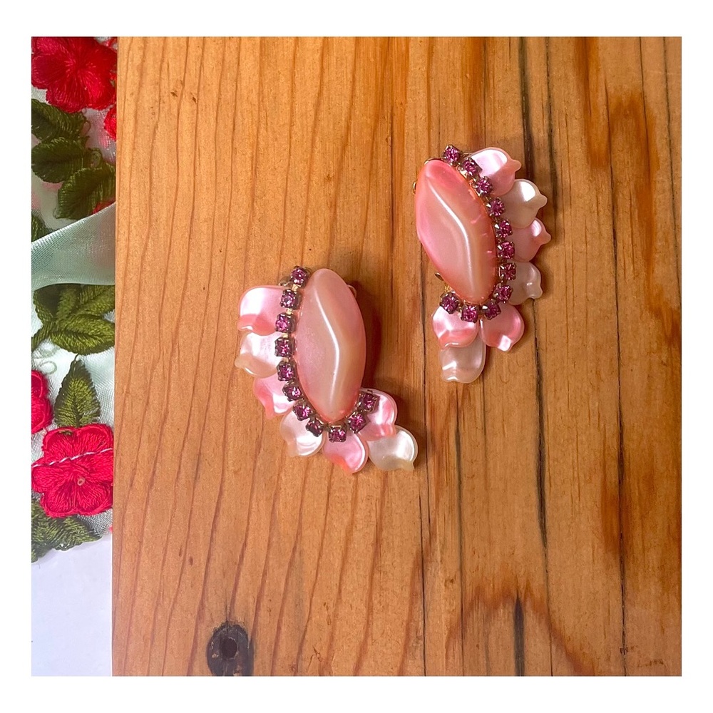 Vintage Glamorous Oversized Blush Pink Pearly Diamond Studded Clip On Earrings